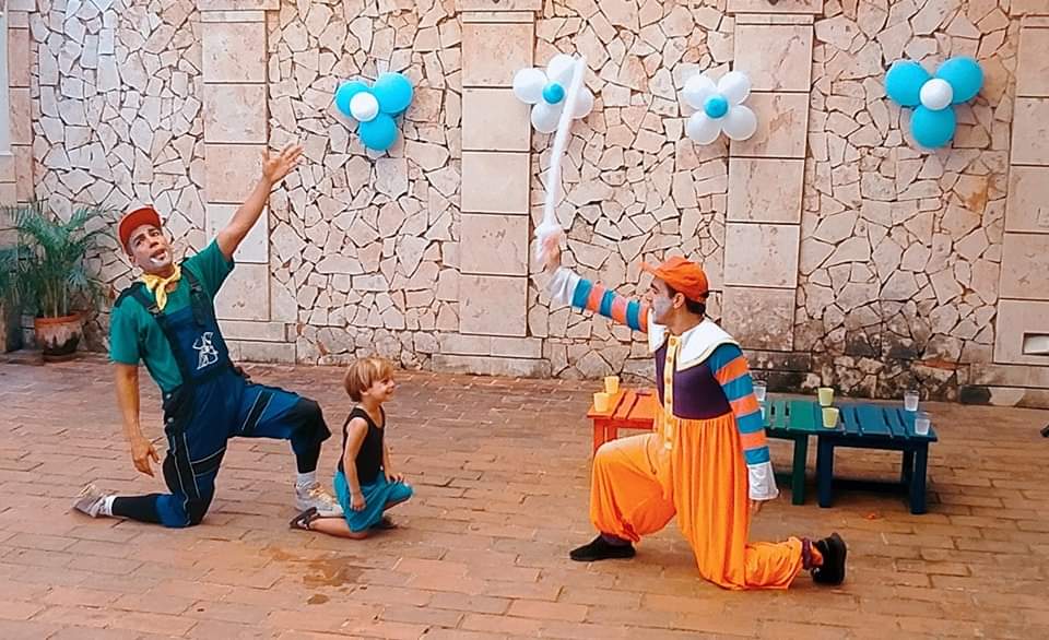 SuselyMorfaG's tweet photo. #VeranoConAmor en nuestra #Matanzas330 ‼️
El 🤡 circo La Rueda hizo disfrutar con su magia sanadora a grandes y chicos. Se jugó y bailó en familia. Un día de payasos, malabaristas y magos. 
Mañana también habrá presentación 🪄🎭🤹🤡 @CubaEsCultura @arte_dpc #MatancerosEnVictoria https://t.co/nfIaQ33qYc