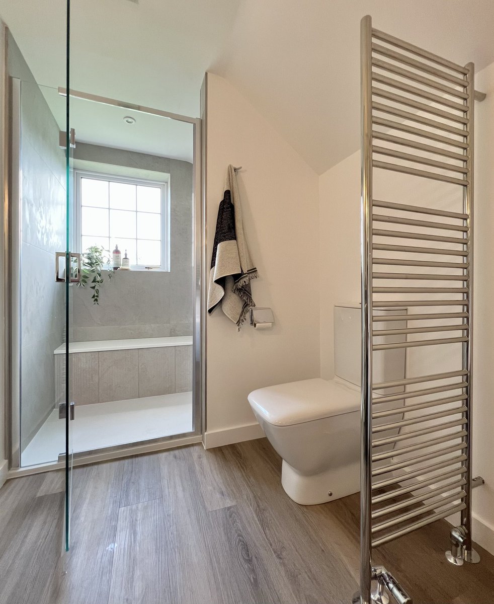 TheTapEndDesign's tweet photo. This shower area is partly hidden behind a stud wall, just look how spacious it is on the inside!
#ShowerInStyle https://t.co/UoAxfUs5io