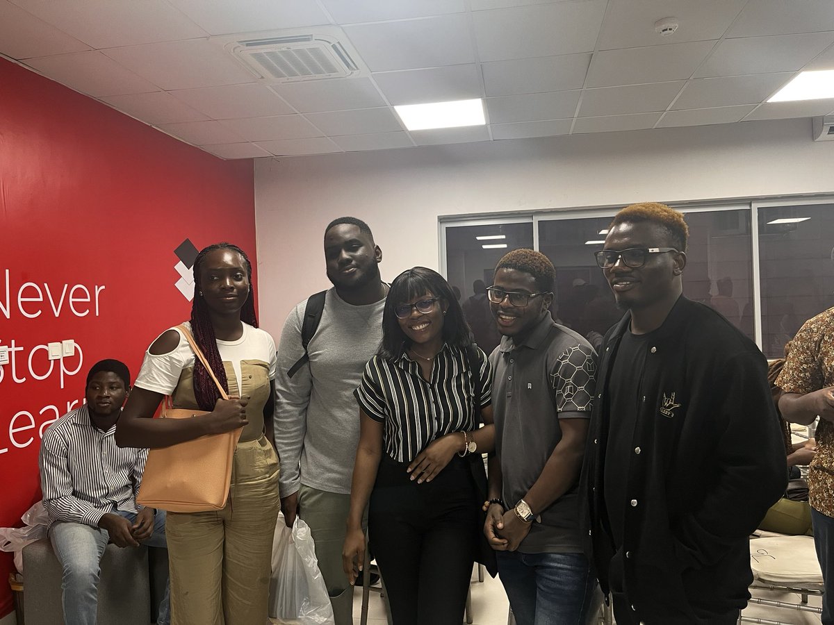 Youpele_G's tweet image. Had an amazing time today at #GoogleIO2023 extended Lagos. Met with the amazing team behind @gdglagos and made more connections. 

And as usual, I was happy to share knowledge 🤗 @googledevs #developers