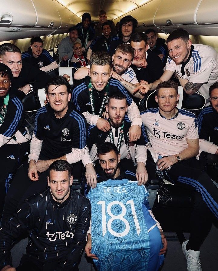 CantonasCoIIar's tweet photo. Man Utd pictures that hit hard https://t.co/ifGsKwywmA