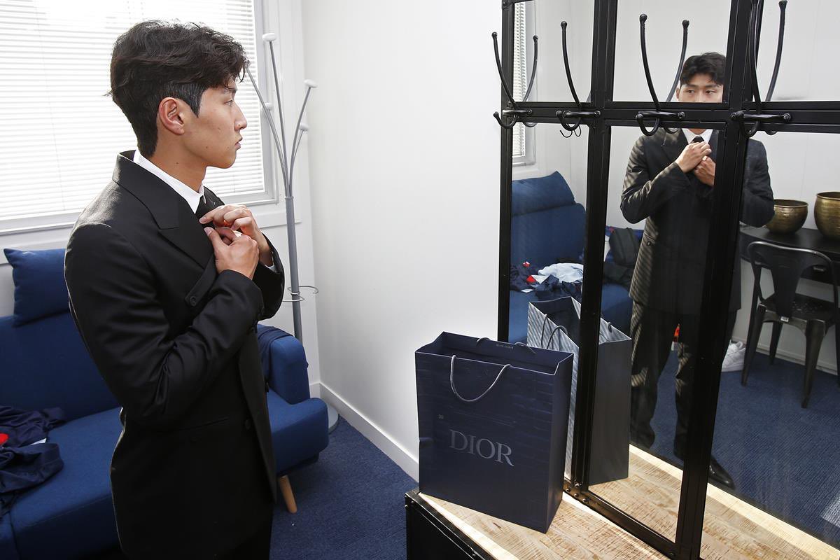 ╭ ◜◝ ͡ ◜◝ ͡ ◜◝ ╮
　  잠금화면
    바꿔야게따
╰ ◟◞ ͜ ◟ ͜ ◟◞ ╯
     O
        °.