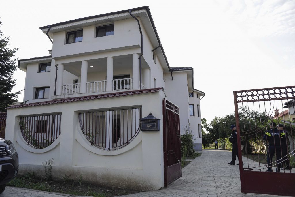 SPECIAL. Cine e în spatele ”azilelor groazei”. Noi detalii terifiante, descoperite de oamenii legii. Foto: Tw/@libertatea