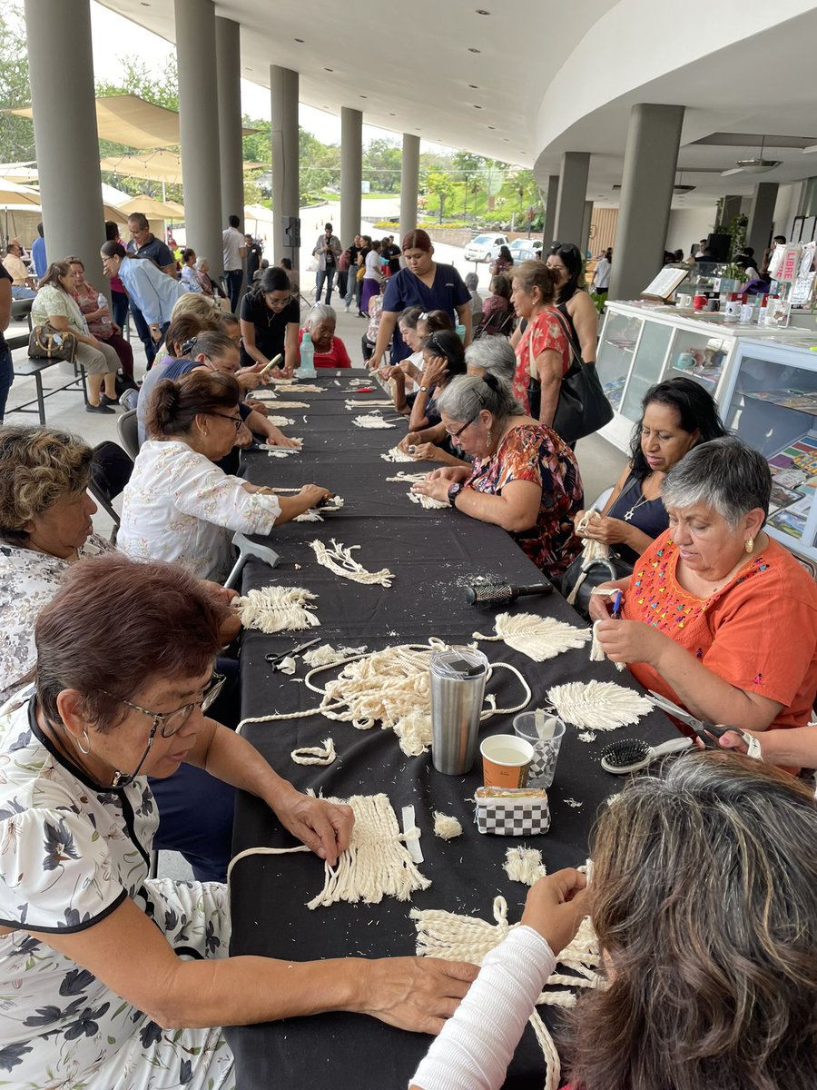 JacoboMondragon's tweet photo. En Centro Cristiano Cuernavaca se honran las canas y se enseña el respeto y cuidado de nuestros ancianos https://t.co/z8IuNA55YO