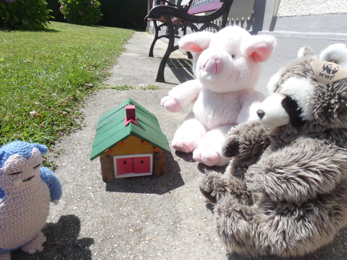 IzFlex's tweet photo. Voodoo Flex has bought a house!

He thanks the kind architect Mister Groin Groin and the kind real estate agent Nom Took https://t.co/pRatvkHIbv