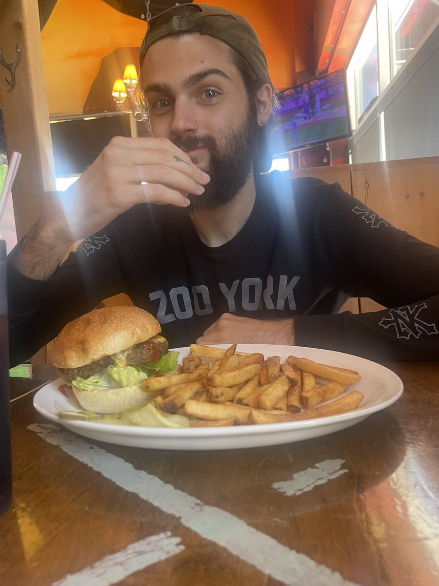 leonardnftpage's tweet photo. LunchTime… 🍔

.75 $SOL to Someone🧍‍♂️

❤️ + Comment a Emoj 👇 https://t.co/PJJuksGqMz
