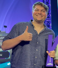itskarni's tweet photo. Das Letzte was die Organisatoren der Twitch Rivals sehen bevor ihr Event in Paris zu einer b2b rivals lacha challenge umgestaltet wird

legende https://t.co/7KdQJjHBec