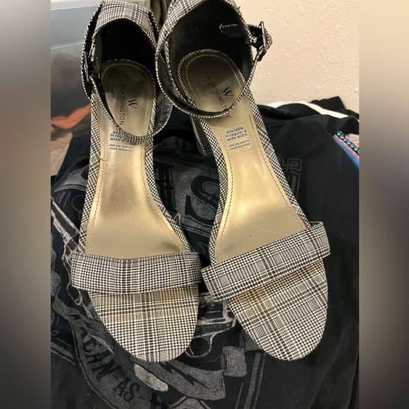nidayae's tweet photo. So good I had to share! Check out all the items I'm loving on @Poshmarkapp from @mjgirl31 #poshmark #fashion #style #shopmycloset #disney #worthington: https://t.co/jKIdAWJF3N https://t.co/T4YBWOTg7r
