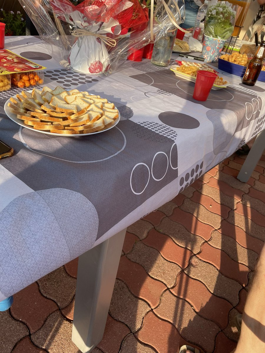 fred_om28's tweet photo. L’apéro c’est comme les seins chez une femme ,un seul c’est pas assez,et trois c’est de trop😬
#apero #alavotre https://t.co/49fwcY7UnO