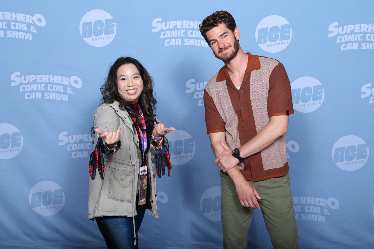 SandraSoapbox's tweet photo. I look stupid because I was grinning from ear to ear but Andrew Garfield looks GOOOD! 🥵😍🤩 #pmxsuperhero #superherocomiccon #andrewgarfield #aceexperience https://t.co/QKyPjAKgsR