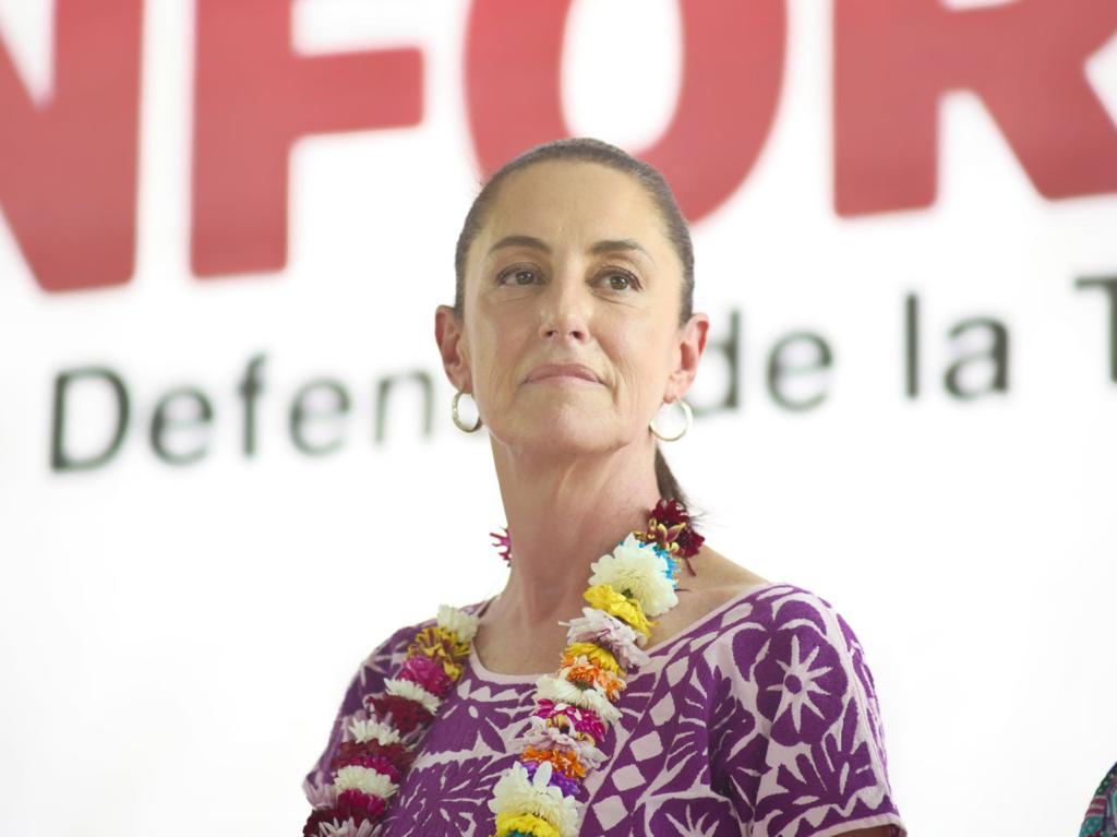 AnguloInforma's tweet photo. 📍 #LaEntrevista || 
“#Durango tiene todo para ser un estado próspero y vibrante”: Claudia Sheinbaum (@Claudiashein). 
• No puede regresar la corrupción, ni los privilegios de unos cuantos. 
• Aseguró que encabeza las preferencias en las encuestas. 

Aquí la información completa de la entrevista hecha por @anabelibarrab. 

👇🏻👇🏻
https://t.co/W4RR7gg93g