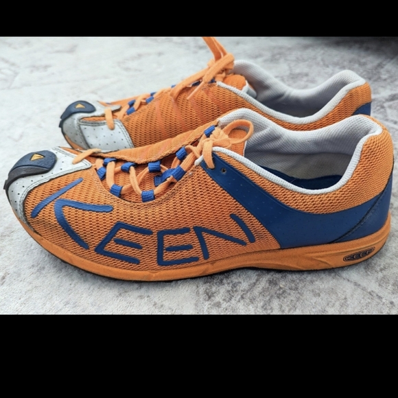 cnmparker's tweet photo. So good I had to share! Check out all the items I'm loving on @Poshmarkapp #poshmark #fashion #style #shopmycloset #adidas #hushpuppies #keen: https://t.co/3M0rNVXCuf https://t.co/Sd3ZkERKR4