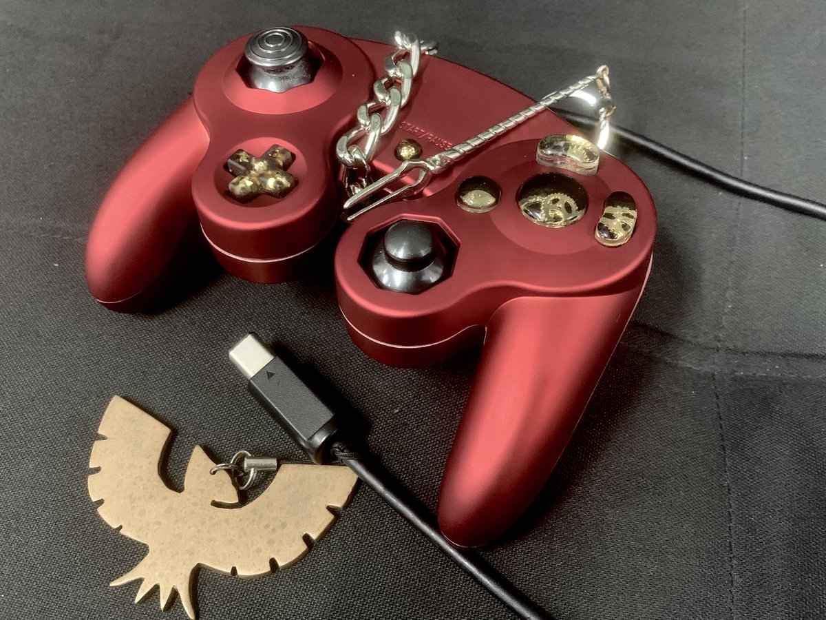 igaguri_YOCHIEN's tweet photo. 中の人のコントローラーをphobに換装しました🎮✨️

同じモデルを戦神白虎の会場にて貸出コントローラーとして置く予定ですので、気になる方は体験してみてください💮

#いがぐり幼稚園
#phob https://t.co/tV9xjDgqQN