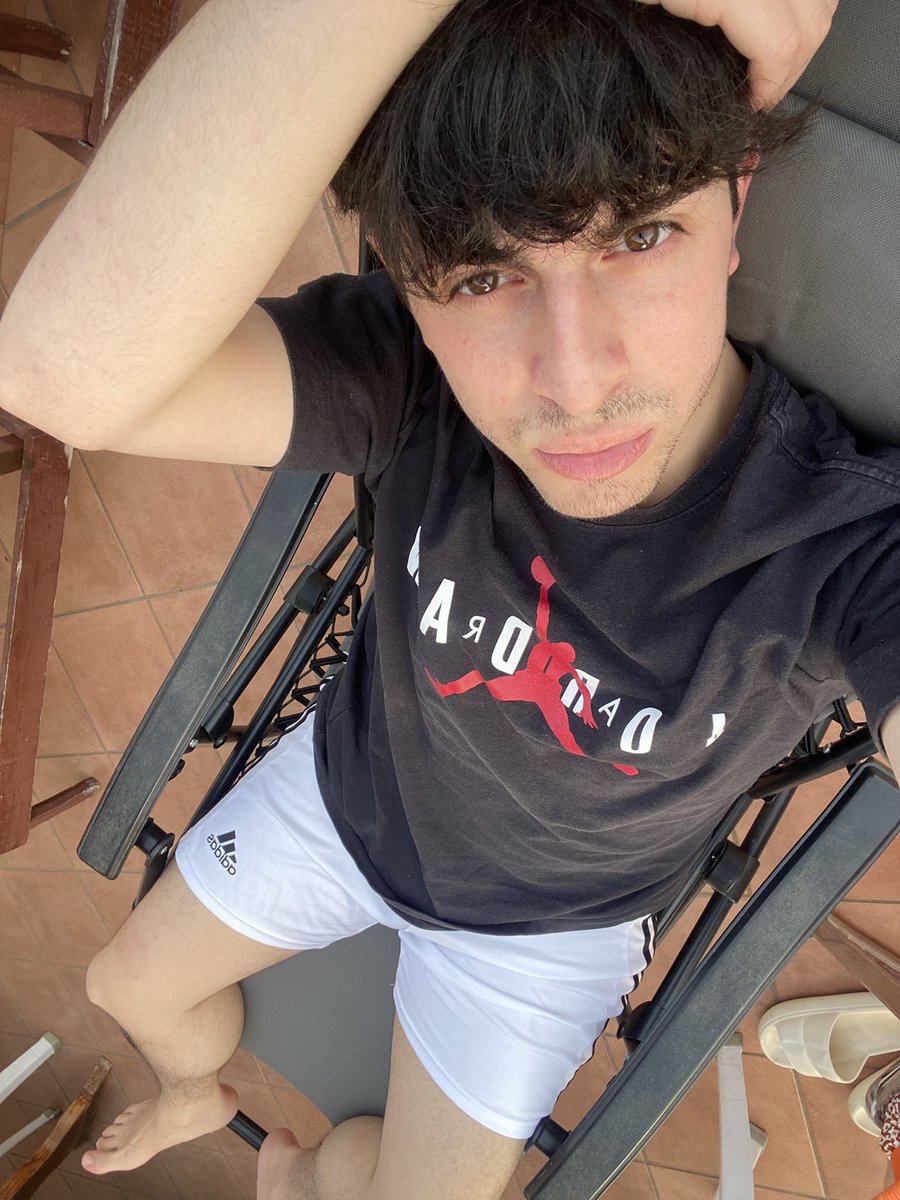 Gius_cala's tweet photo. Io questo caldo proprio non riesco a tollerarlo comunque 🤯 https://t.co/EMSLJh379Y