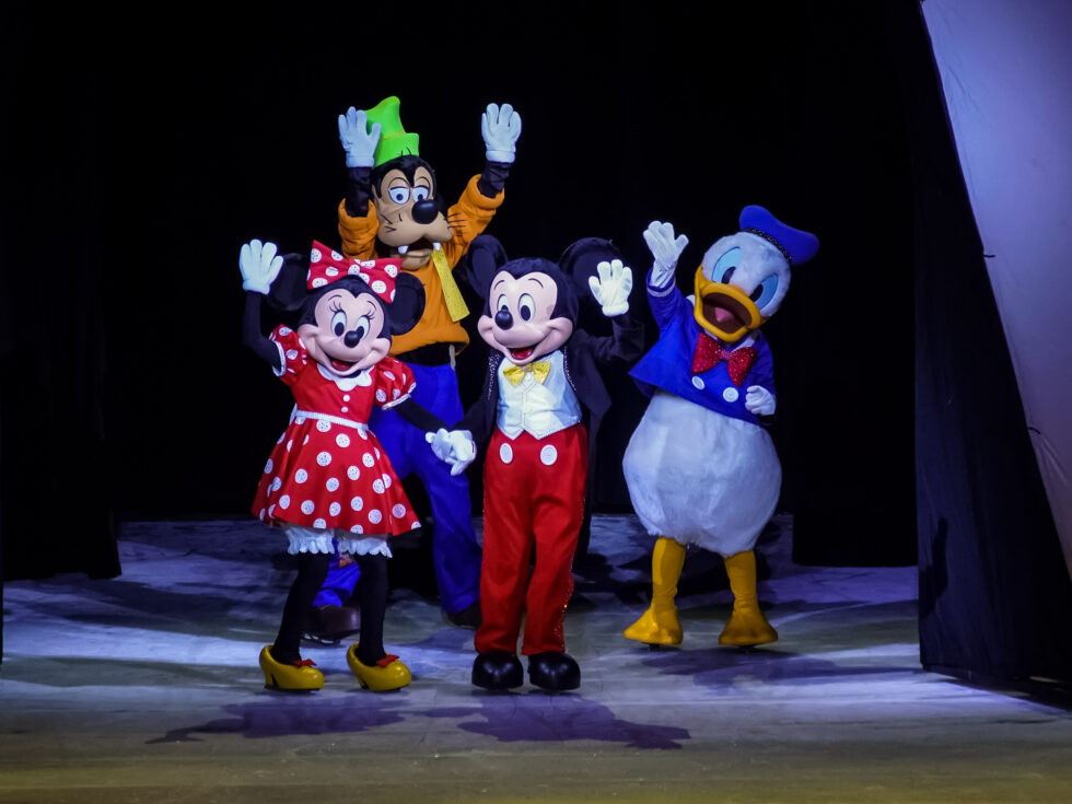 ViernesMagazine's tweet photo. Disney On Ice inicia temporada en la ciudad de México con ‘Encanto’ y ‘Frozen’. Al espectáculo se suman patinadores mexicanos y en unos días van a celebrar mil representaciones en el Auditorio Nacional.

@EscenarioOCESA #DisneyOnIceMx #Frozen #Encanto

https://t.co/iGc64RNmct https://t.co/1kIRARDiWy