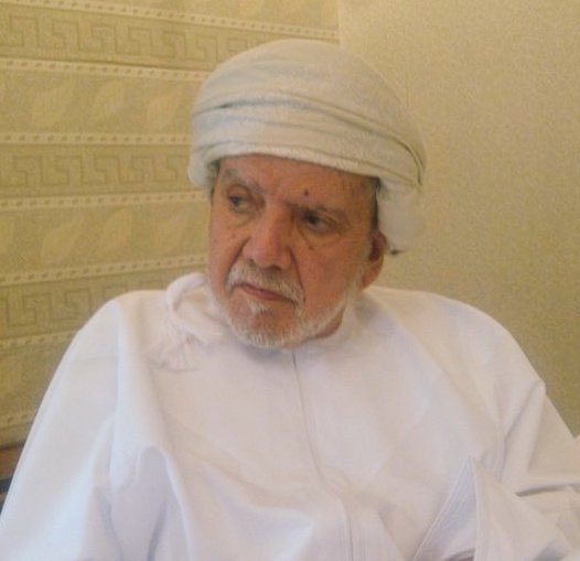 لا غَرْو إن فاضت العيون بالدموع، وتحرقت بنارها الخدود، فالفقيد نادرة من نوادر الدهر
وفاته حدثًا صك الآذان،وخفقت له القلوب والأبدان، ونزل كالصاعقة التي أصمّت الآذان وأفجعت وأقضت المضاجع.
لقد حُمَّ قضاءٌ ونفذَ مقدور، بوفاة أبينا وقرة أعيننا.
#هلال_بن_سلطان_الحوسني وداعًا شيخ المحبة