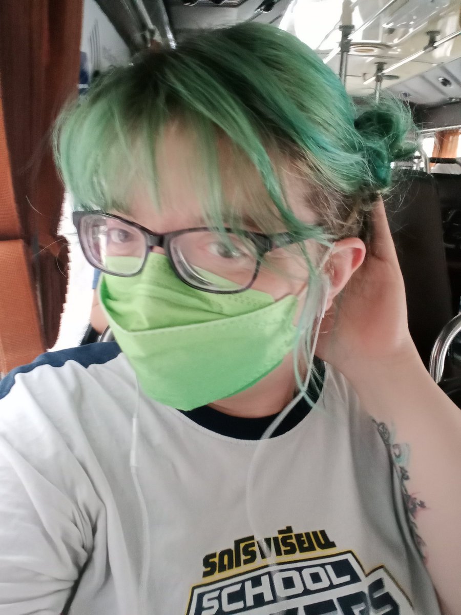 LindaRoock's tweet photo. What my hair looked like when I first met Yacht and he called it สวย vs @yacht_patsit now 🤭 #YachtPatsit #HairSiblings #SmallThingsInLife https://t.co/K8RZpnN1Ge