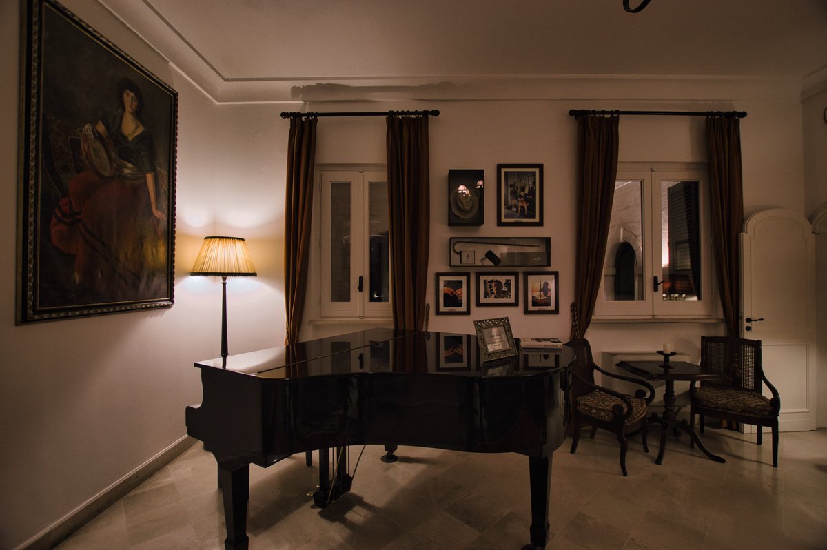 DarkwebHacke's tweet photo. Il pianoforte con cui Lucio Dalla compose Caruso #Bologna #luciodalla https://t.co/dlPaCLvr5X