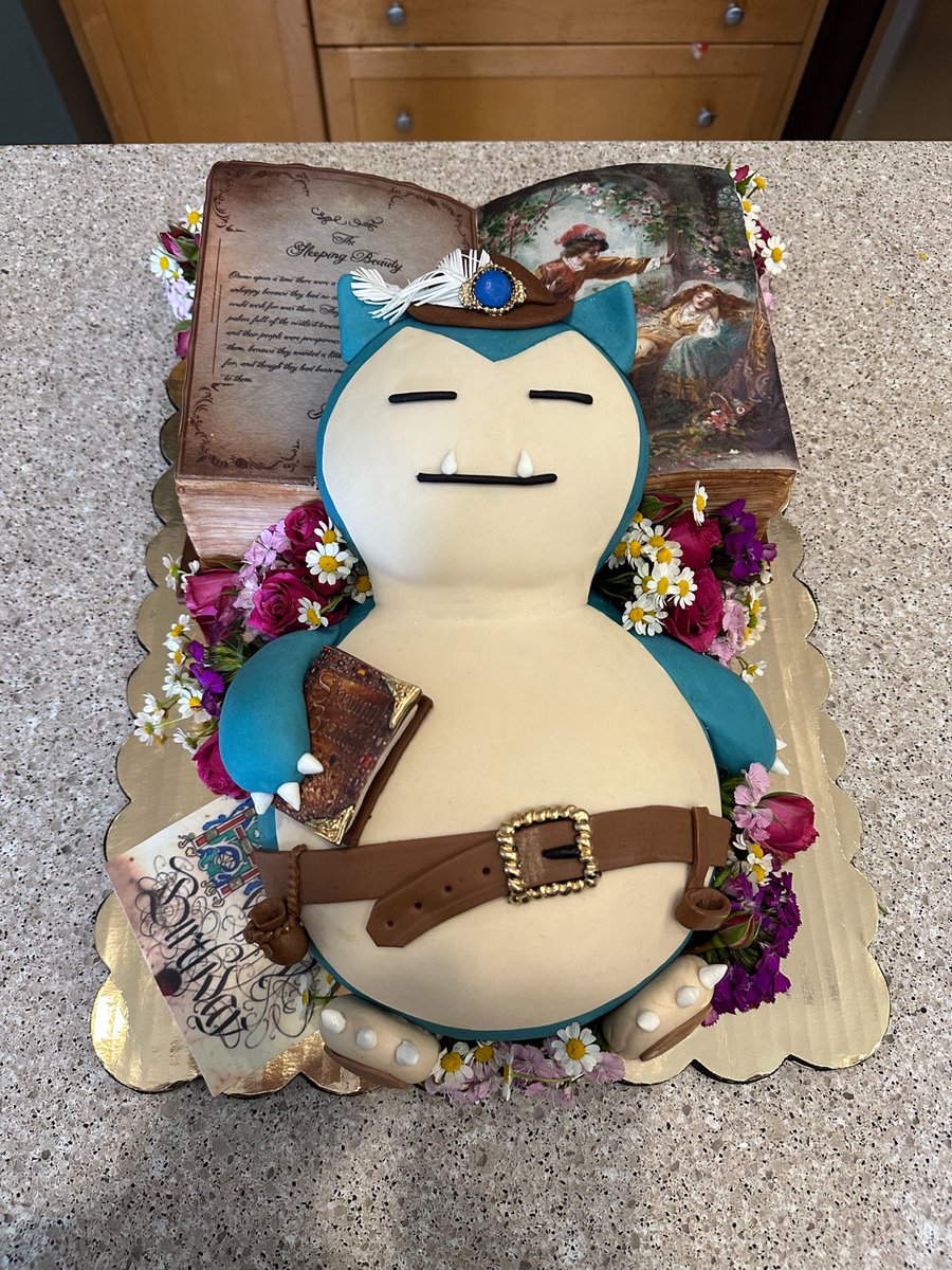SirenCakes's tweet photo. Renaissance themed Snorlax cake.
He fell asleep reading the Sleeping beauty lol 
#Pokemon #PokemonSleep    #snorlax #cake https://t.co/Fr721Nehmx
