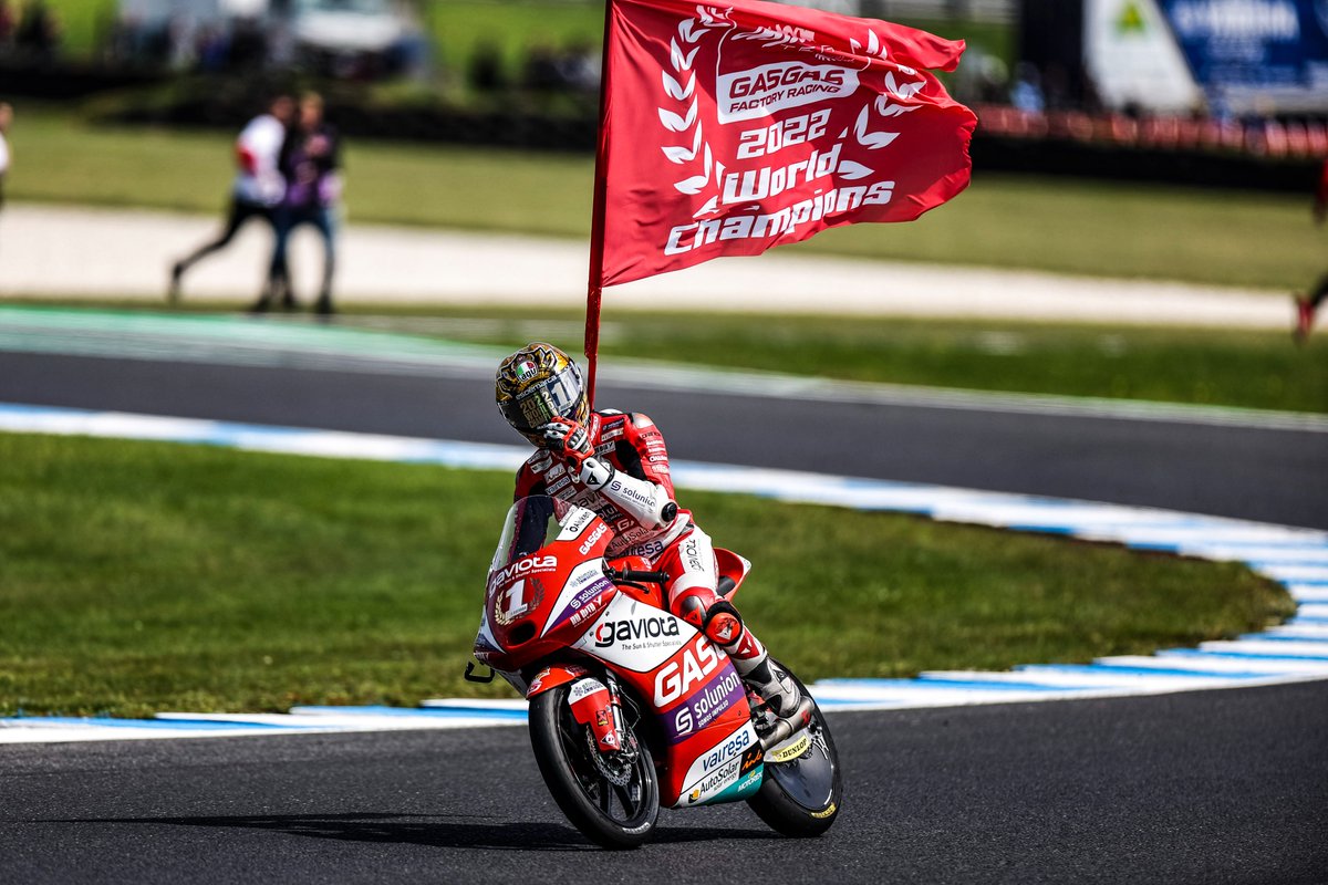 AsparTeam's tweet photo. In only 88 GPs with the Pierer Mobility group, we got two riders’ world titles. It was the 2022 #AustralianGP where @izanguevara28 became the #Moto3 World Champion #GP88 https://t.co/3r3GtSNKcM
