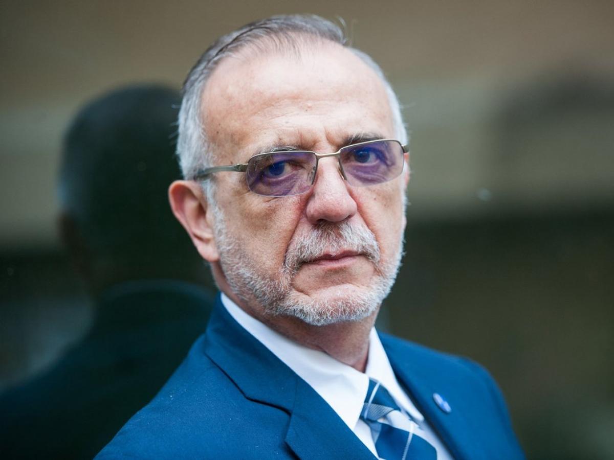 PavaMargarita's tweet photo. Este señor, este colombiano SÍ es un verdadero Ministro de Defensa.
Gracias Señor @Ivan_Velasquez_ es usted un lujo de funcionario;ama la patria y ama a todos los colombianos sin distingos.Posee aquello q por décadas  le había sido esquivo a Colombia: Honestidad y Honorabilidad. https://t.co/OS7CreWTiG