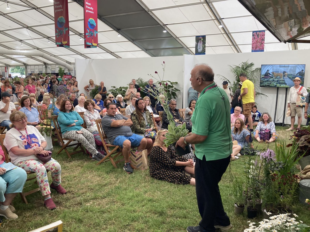 MartinFishHort's tweet image. More nursery exhibitors on the #pottingshedstage today at @The_RHS Hampton Court. #RHSHamptonCourt 
@plantagogo @GreatAgapanthus @hardyplants #gardening