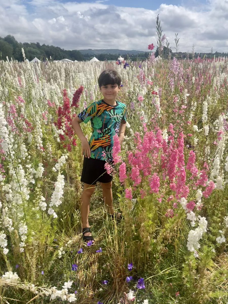 Mrs_Minhas's tweet photo. To the flower field!! 🌸🌺🌼 https://t.co/2XL4ypAlau