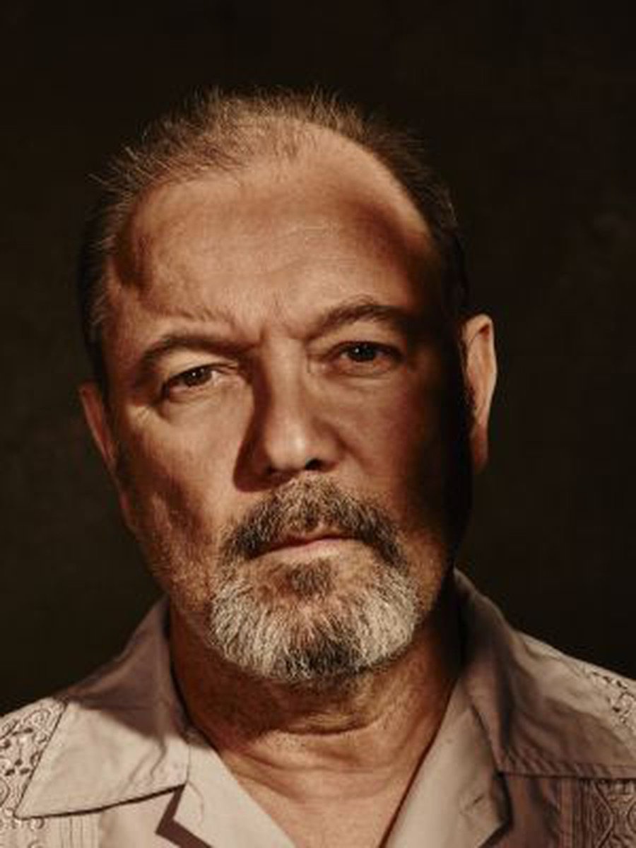 TitoHerrera's tweet photo. Ruben Blades mirando a los panameños que celebran a El Salvador por la “Original” idea de usar una celebridad para promover el turismos en su país. https://t.co/tRp40CrBvu
