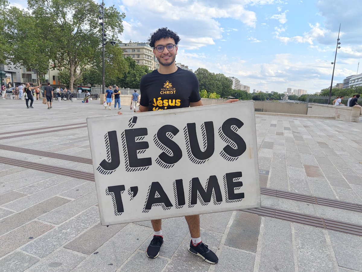 zeytooun's tweet photo. Jésus t'aime ❤️ https://t.co/jLfeOZJsx4