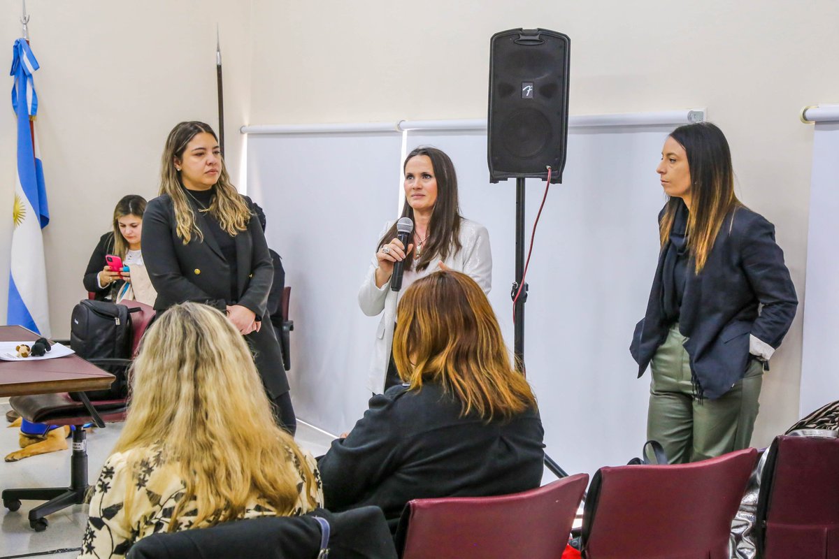 mineducacionqn's tweet photo. Se realizaron las jornadas regionales de ASI con la participación de Ana Migliore y Carolina Luzuriaga del @CavNeuquen, Rocío Lara y Julio Krieger del #CPE. Las jornadas se desarrollaron el 6 y 7 de julio en la @LegislaturaNqn.
https://t.co/d4Dm9hGjT7
#MinisterioGobiernoEducación https://t.co/rnD37jUz5y
