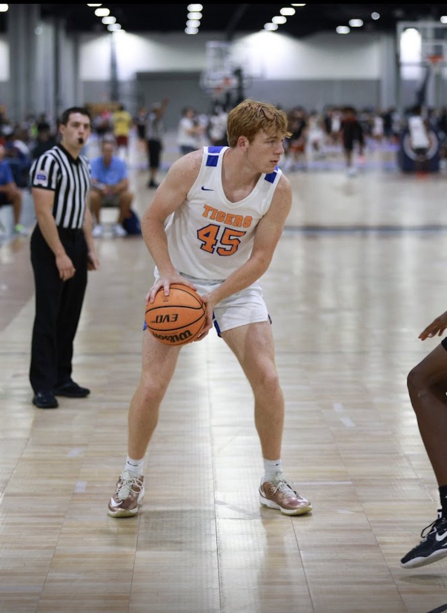 TigersTennessee's tweet photo. .@Maddux_Routh had a great outing this morning against Team Wall. Impressive stat line:

- 20 points (4/6 from 3) 
- 8 rebounds 
- 5 assists 
- 3 steals 
- 2 blocks 

#Tigers4Life 🐅 // @tigers950 https://t.co/CqpxDAYcPF