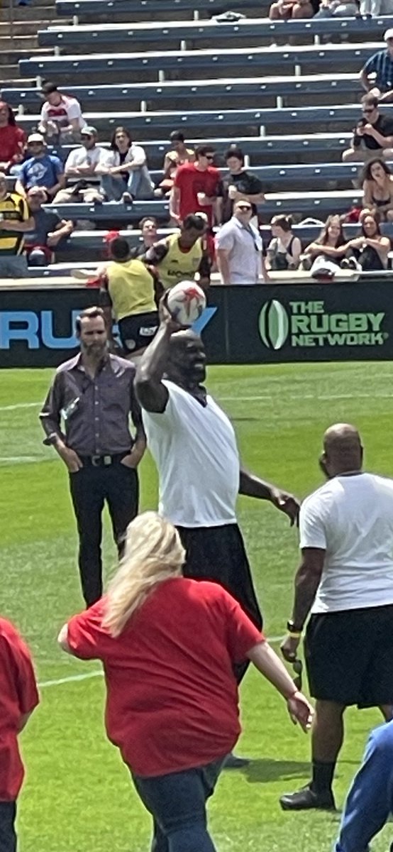 Stoopsagus's tweet photo. @shaq. Yay football! https://t.co/9wqCu8yzGA