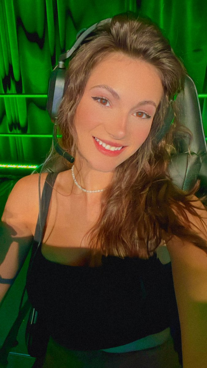 alexiaraye's tweet photo. LIVE NOW!!!
$100,000 #UFCxMFAM TOURNAMENT AHHH HERE WE GO🎉🎉🎉🎉🎉
https://t.co/z2pzulzBX6 #ad #UFCX https://t.co/YzY91AKHDe