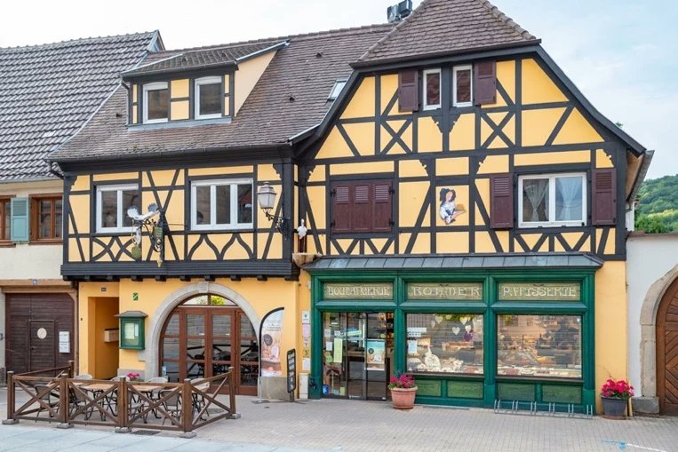 ❤️  La plus ancienne Boulangerie de France est en Alsace !
La Boulangerie ROHMER existe depuis 1602. Paul Rohmer a pu reconstituer l'arbre généalogique de sa famille depuis le 17éme s. > cutt.ly/boulangerie-ro…

#boulangerie #alsace #ousortiren #quefaireen
