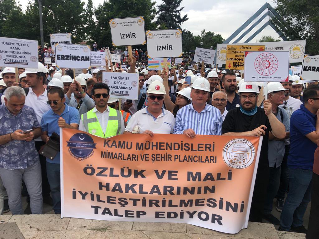 YusufozkanATAS's tweet photo. İş aksatmadan kimseyi mağdur etmeden açıklama yaptık. @kaMUhendisleri olmaktan gurur duyuyoruz.Sayın CBnımız @RTErdogan ın biziduyup bir iyileştirme yapmasını ve Cumhur ittifakından @dbdevletbahceli ve @ErbakanFatih beylerin de destekleyeceğine inanyz.#KamuMuhendisleriBulusuyor https://t.co/sjHSg5YoJO