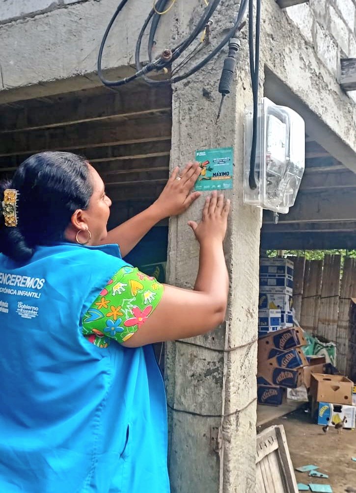 DPS_LosRios's tweet photo. #LosRíos | Los sectores: San Alejo, el Hacha, El Enganche y 26 de agosto, de los cantones Vinces y Palenque, son intervenidos por las brigadas de @Salud_Ec para inmunizar a infantes contra la polio, sarampión y rubeola. Acción que cuenta con el resguardo de la @PoliciaEcuador. https://t.co/OQyJnQwYiC