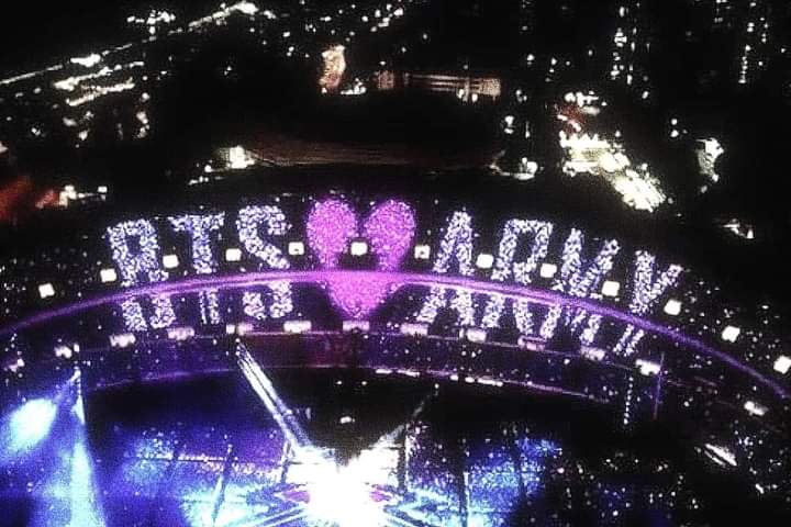 Mariana22M2's tweet photo. Feliz aniversario Army estoy muy feliz de estar en este fandom tan lindo 🤍💜
#HappyBDayARMY #HappyBirthdayARMY #Happy10thAnniversaryARMY https://t.co/o6AcptOrcs