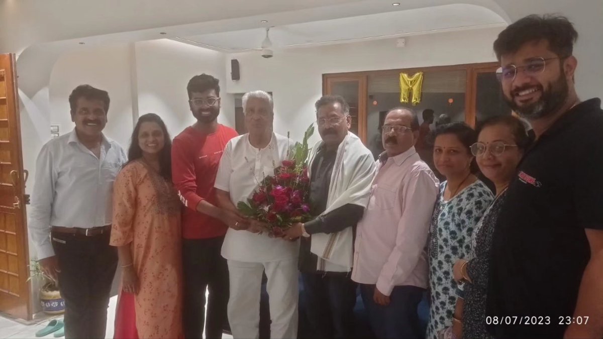 MLARajanSalvi's tweet photo. माझा आज वाढदिवस तो मी ठाणे येथे माझ्या कुटुंब समवेत केक कापून साजरा केला. https://t.co/3VTLrSDvlX