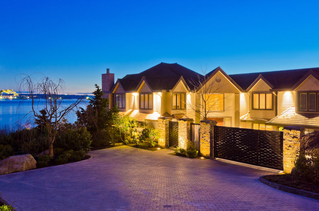 rusnelli's tweet photo. Clearly, this home's gate does a lot to keep intruders out, but did you know its extensive exterior lighting is just as much of a deterrent? A few tips to increase home security with exterior lighting: Make sure entrances are well-lit and use... https://t.co/5bcYjj4hmu https://t.co/PptSH99Ips