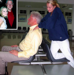 Sara69489308's tweet photo. @nigroeneveld @rick_walstrom @DonaldJTrumpJr Answer questions:
1)👉Are pictures of cocaine and sex with teen on Hunter Biden's laptop?
2)Clinton's photos on island
3) Didn't Clinton testify falsely about sex at work?
4) Didn't Obama's wife call Harvey Weinstein a good friend?🤦‍♀️
5) What happened to the women's against Biden? https://t.co/0q1px68yY6
