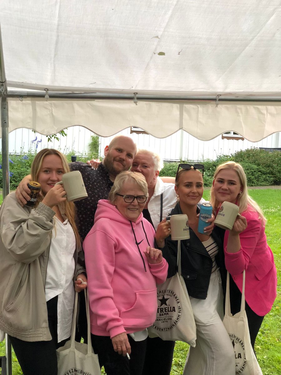 Hieno ilta henksun kanssa. Kesäkisan voittajat😎🥂