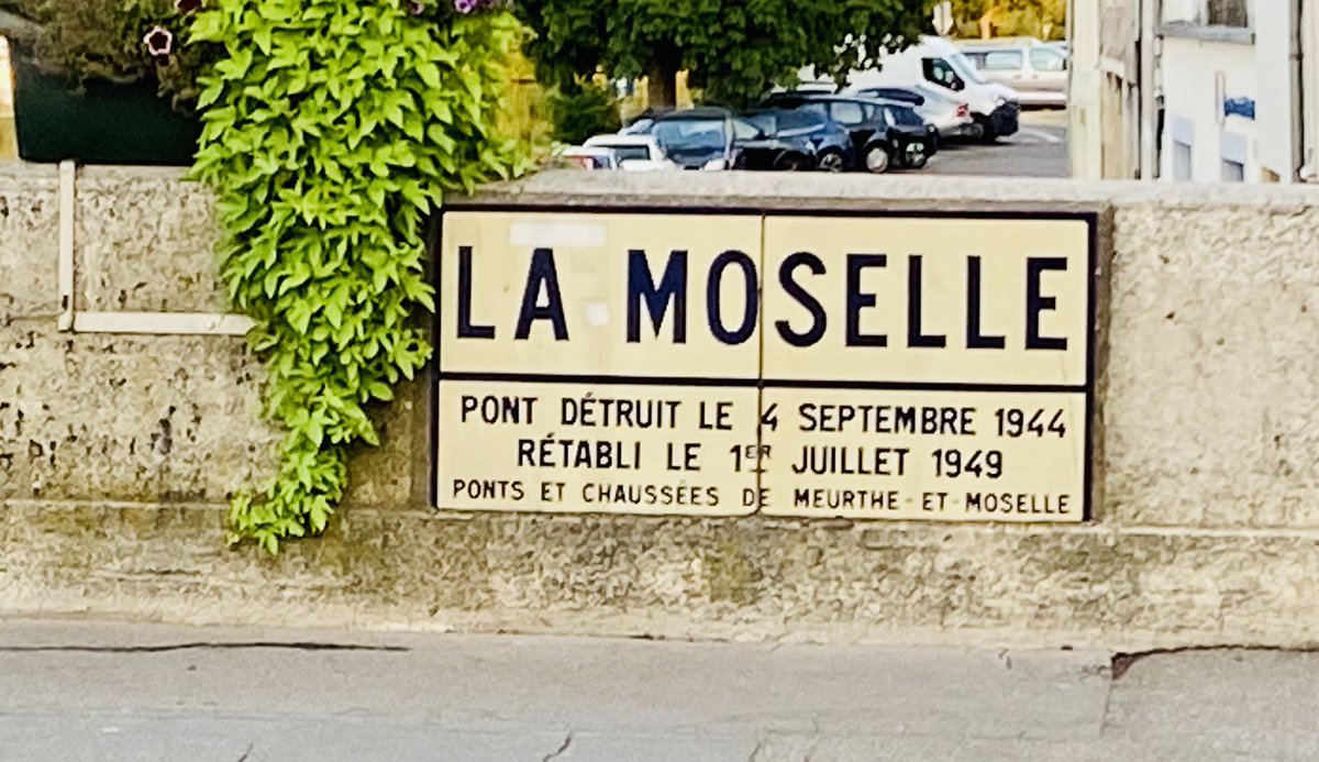 EmmanuelPierrat's tweet image. Très belle balade du soir le long de la Moselle, où l’on peut voir plus qu’un cygne..  

#abbayedesprémontrés #abbaye #lorraine
#pontàmousson #architecture #art #artreligieux #moselle #cygne