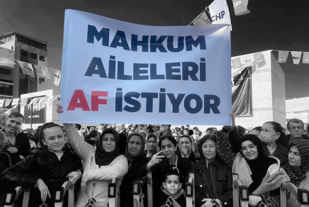 Cezaevinden af ile çıkıp affa karşı olmanızı bir türlü anlamış değiliz 
Üstelik içeride günahsız yatan milyonlar var diyen de sizken 
Nasıl oluyor da affa karşı oluyorsunuz 
Sn Cumhurbaşkanım? <a href="/RTErdogan/">Recep Tayyip Erdoğan</a> 

EşitAf BasınAçıklaması
<a href="/yilmaztunc/">Yılmaz TUNÇ</a>