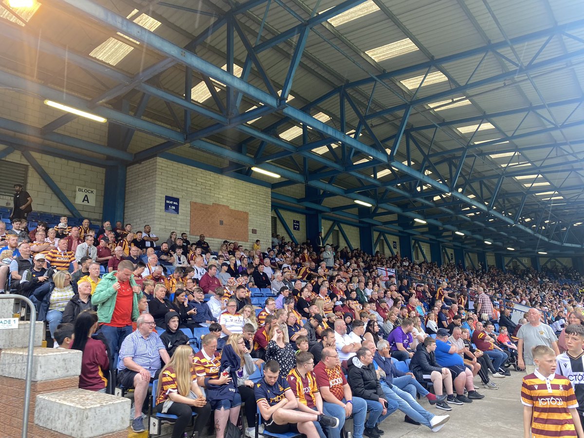 _theawayends's tweet photo. 1,500 Bradford fans at Bury today 

#BCAFC https://t.co/iVJV1GTDW1