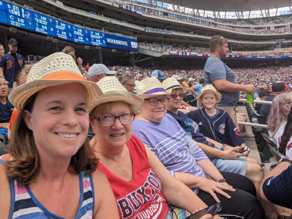 amyluckernola's tweet photo. #gameday #mntwins

Family time! https://t.co/9E7aC2HCE8