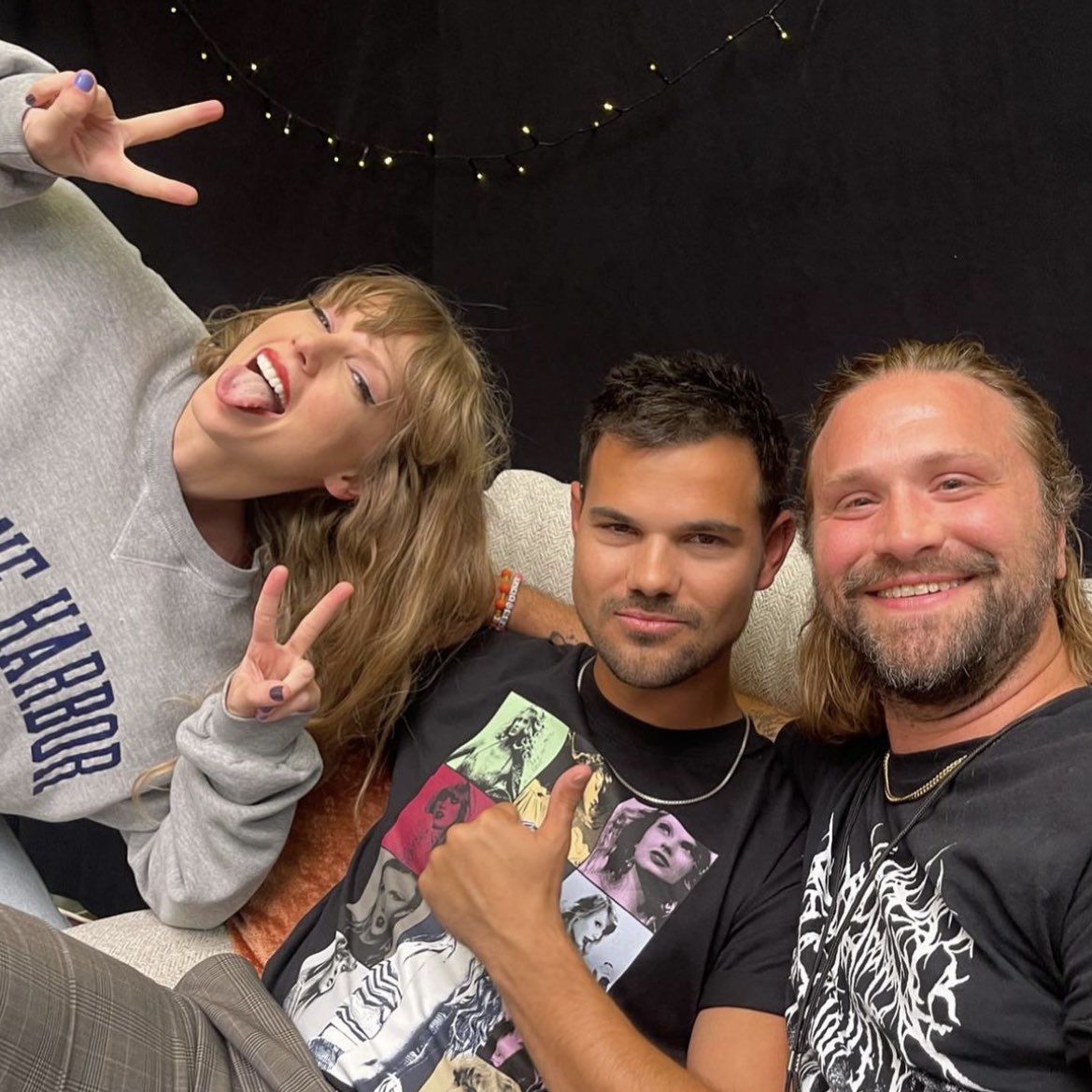 New photo of @TaylorSwift13 with Taylor Lautner last night! #KCTSTheErasTour #TSTheErasTour