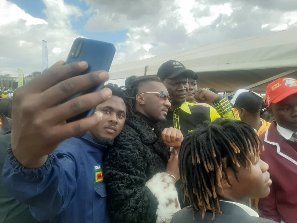 AnashePfunde's tweet photo. Passion Java, DJ Fantan, Levels were also present, entertaining the crowd. @ZANUPF_Official ihomwe inokwana munhu wese!
#VoteZanuPf
#EDPfeeeee✊✊✊ https://t.co/4Z8hY7s7KJ