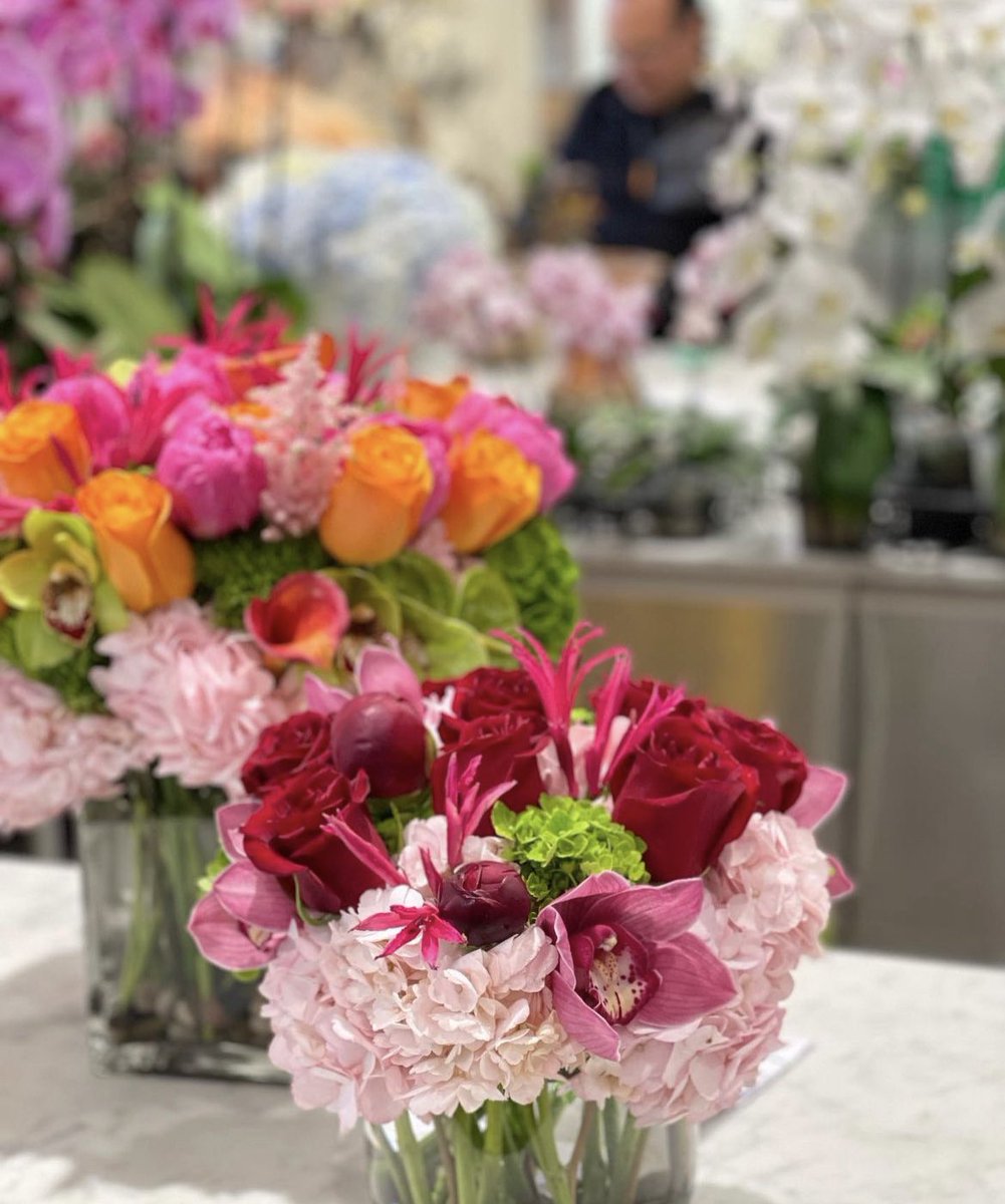 Summer at <a href="/TeatroVerde/">Teatro Verde</a> ☀️💐🌷🌻

📍<a href="/YorkvilleV/">Yorkville Village</a>, 55 Avenue Road

#BYTime #Yorkville #Florals