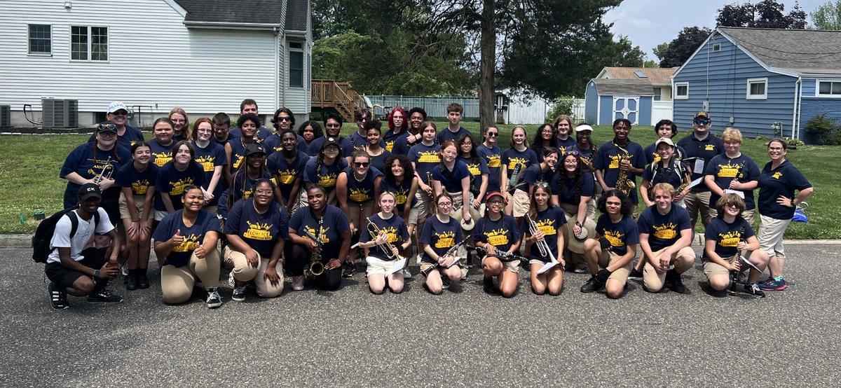 FTSD_MarchingFl's tweet photo. What a wonderful parade! Our 41 members, 6 alumni, 3 staff, and amazing band boosters had a hot but awesome time! #florencepatrioticdayparade #marchingflashes https://t.co/4WERnodmok