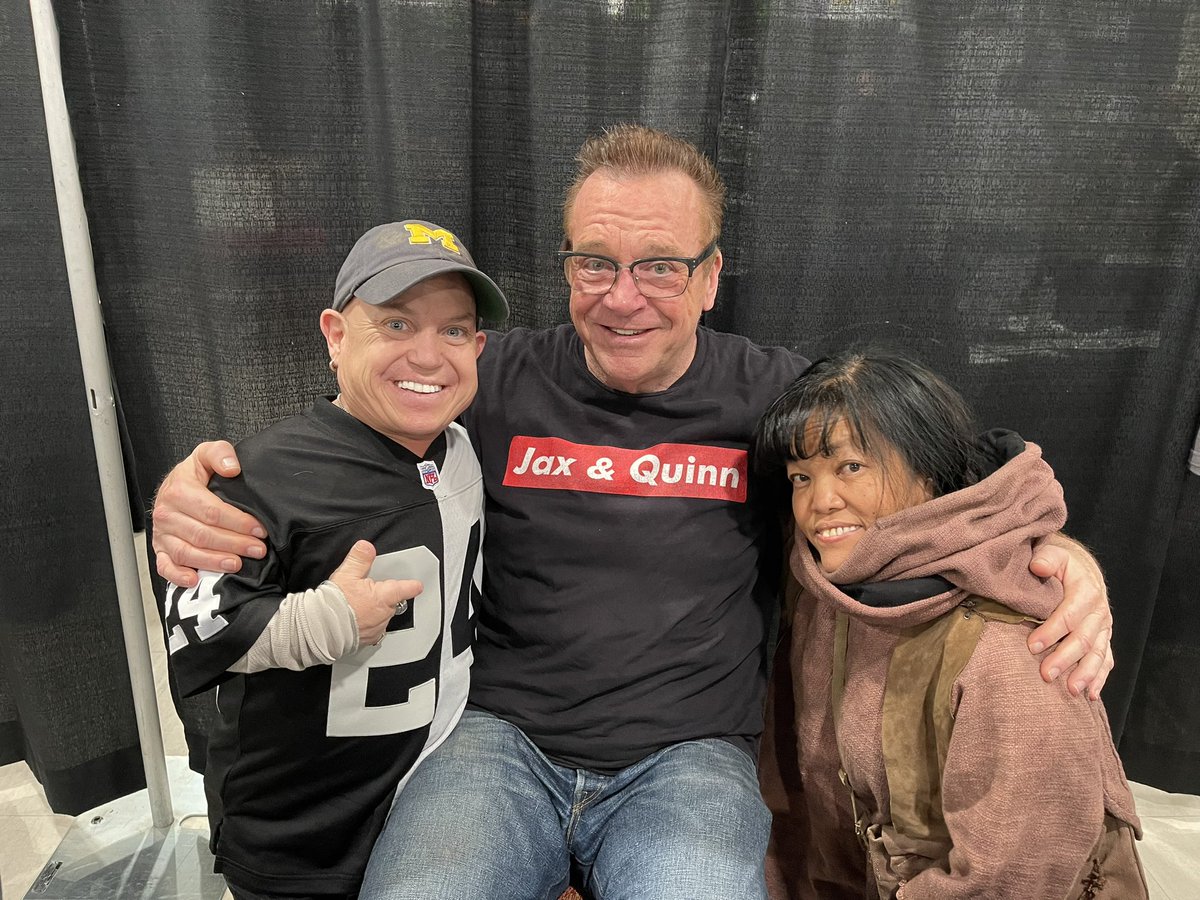 TomArnold's tweet photo. Brought my kids to work! #WyoPopCon https://t.co/KQJodjUDpk
