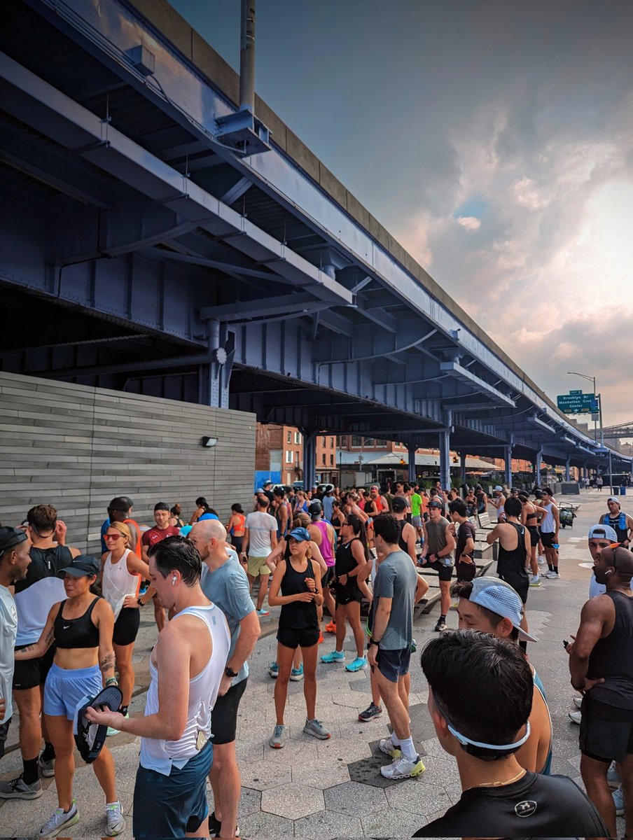 agulosso's tweet photo. #runningsnaps from earlier this morning. Really humid and hot 10 miles with OMRC. https://t.co/EXXJENgsdW